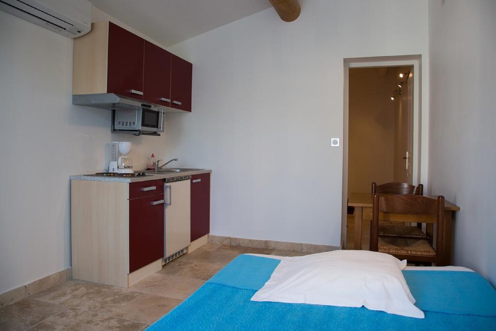Appartements " Le Clos De La Cerisaie" Castillon-du-Gard Kültér fotó