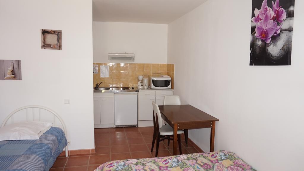 Appartements " Le Clos De La Cerisaie" Castillon-du-Gard Kültér fotó