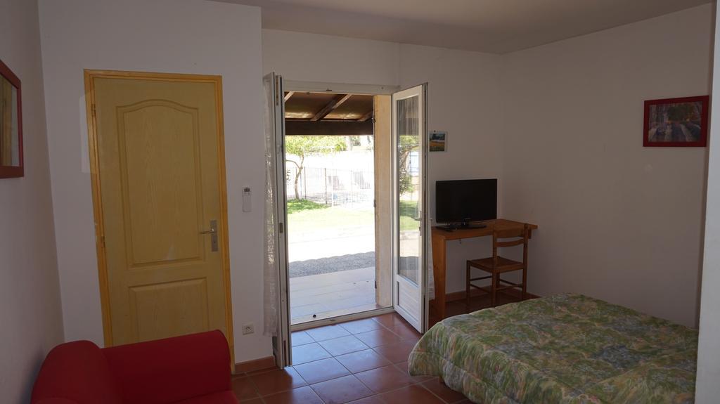 Appartements " Le Clos De La Cerisaie" Castillon-du-Gard Kültér fotó