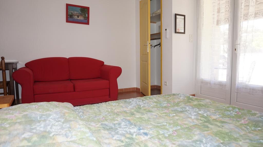 Appartements " Le Clos De La Cerisaie" Castillon-du-Gard Kültér fotó