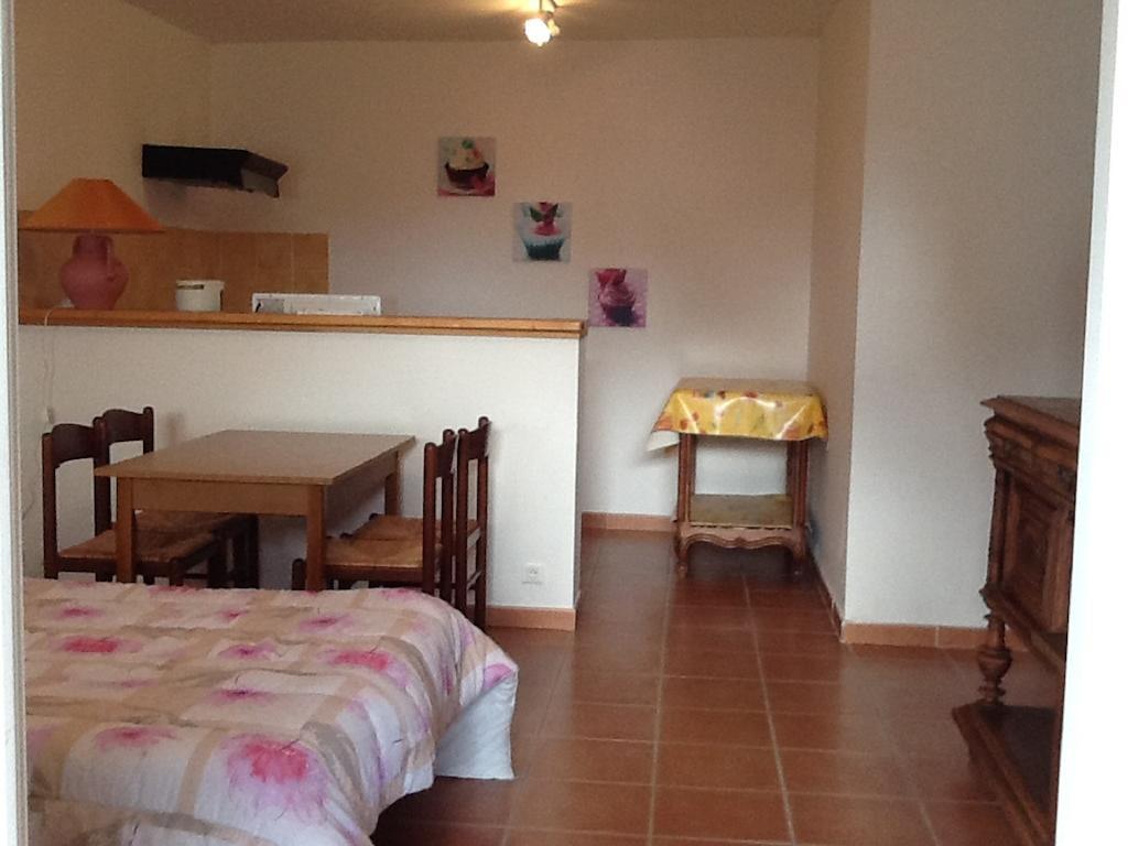 Appartements " Le Clos De La Cerisaie" Castillon-du-Gard Szoba fotó
